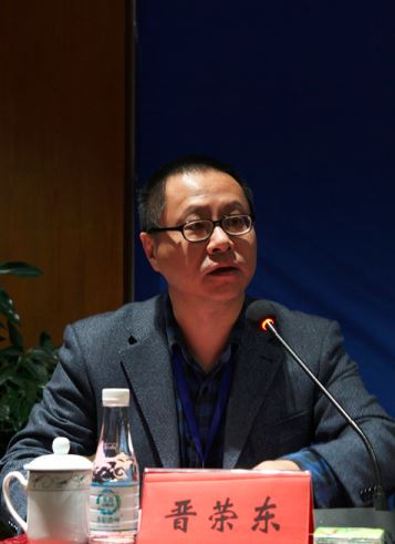 晋荣东教授主持第十六次中国逻辑史全国学术研讨会开幕式